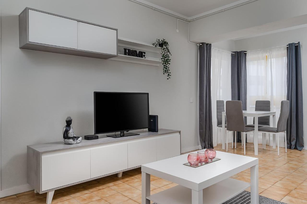 Sunny Flat W/ Balcony & Pool By Lovelystay Portimão Kültér fotó