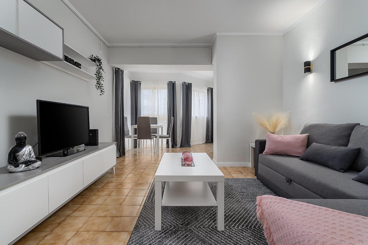 Sunny Flat W/ Balcony & Pool By Lovelystay Portimão Kültér fotó